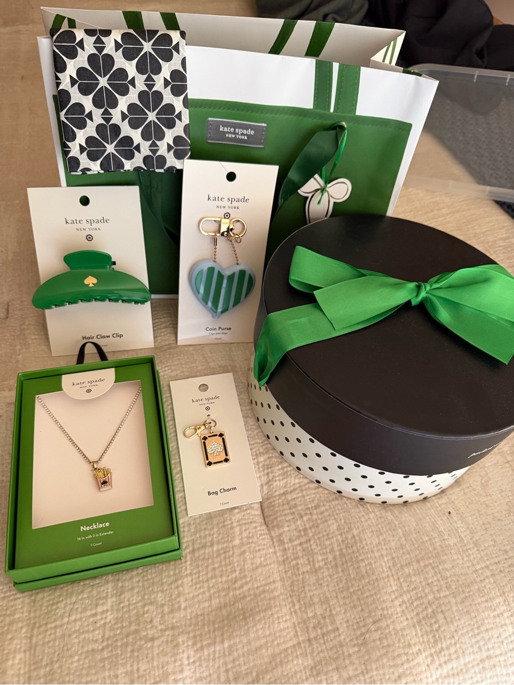 kate spade Green Heart Coin Purse & Hair Claw Clip Set